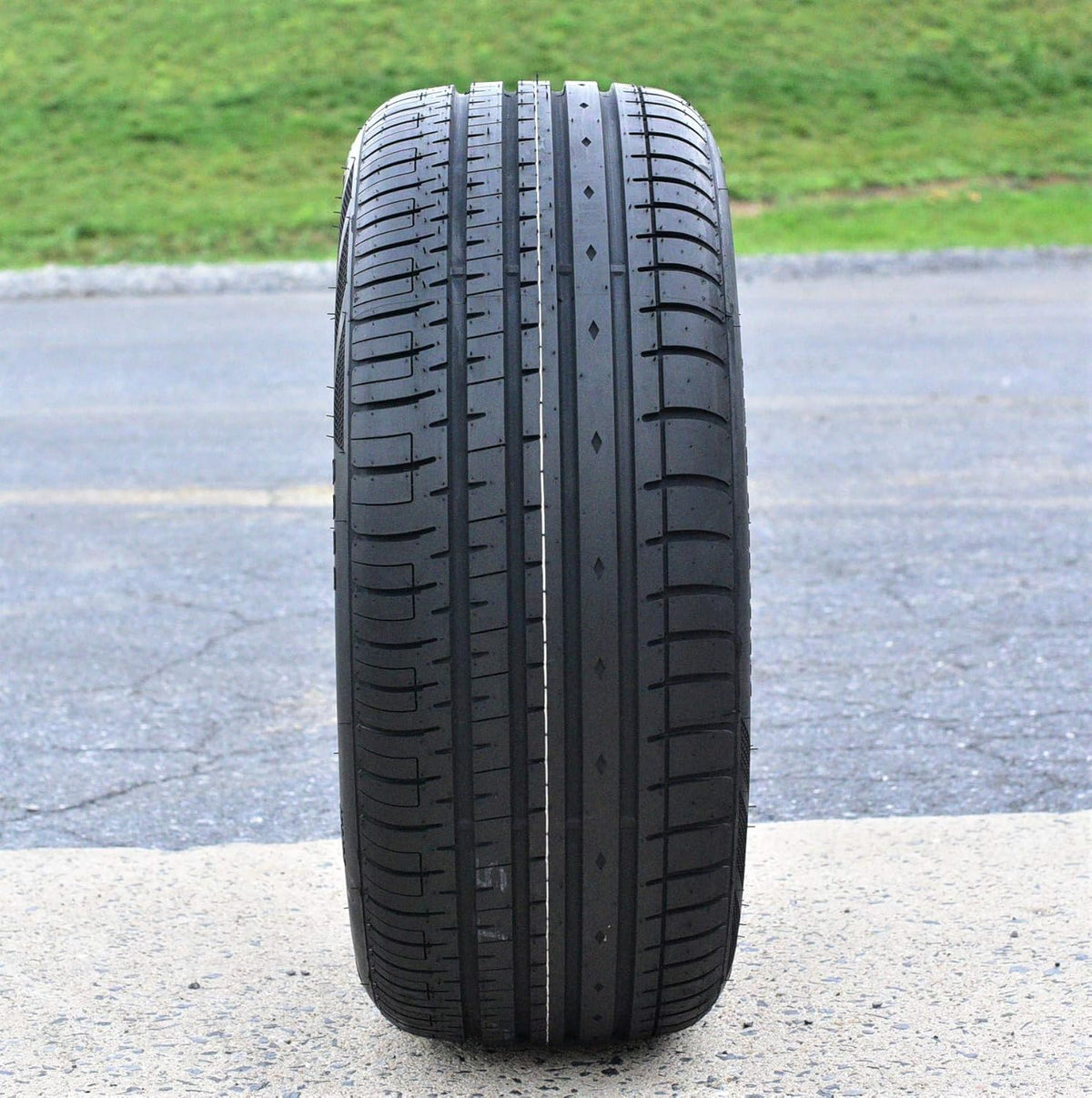 235/45R19 All-Season High Performance Radial Tire P9411