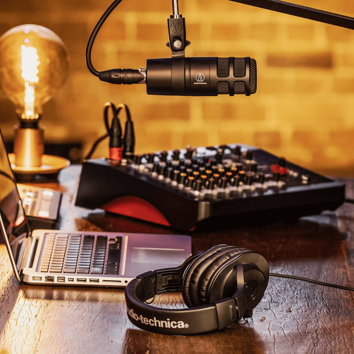 Hypercardioid Dynamic Podcast Microphone C59873