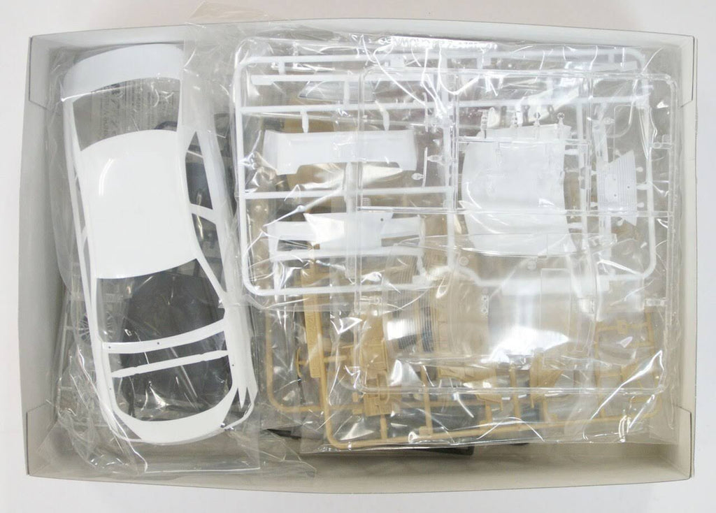 1/24 Scale Toyota Crown Hybrid Royal Saloon G 2012 Kit G3785