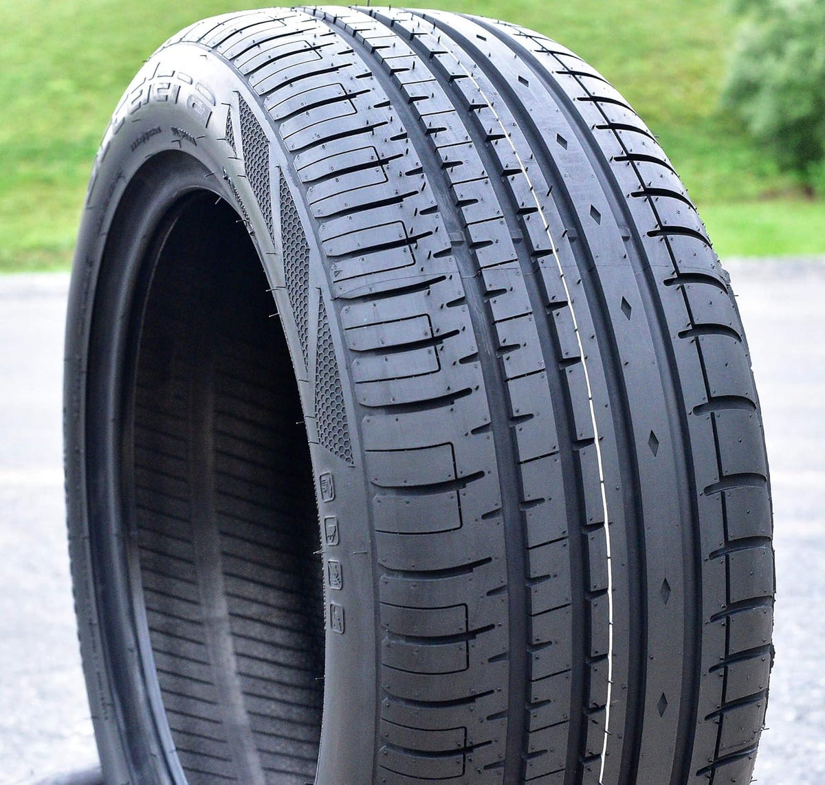 235/45R19 All-Season High Performance Radial Tire P9411