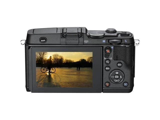 Black Body Interchangeable Lens Camera Z135