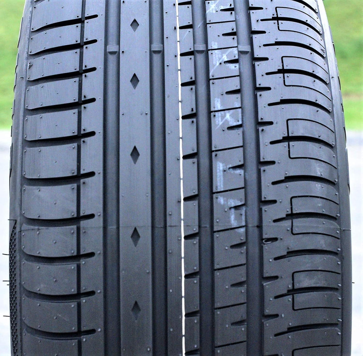 235/45R19 All-Season High Performance Radial Tire P9411