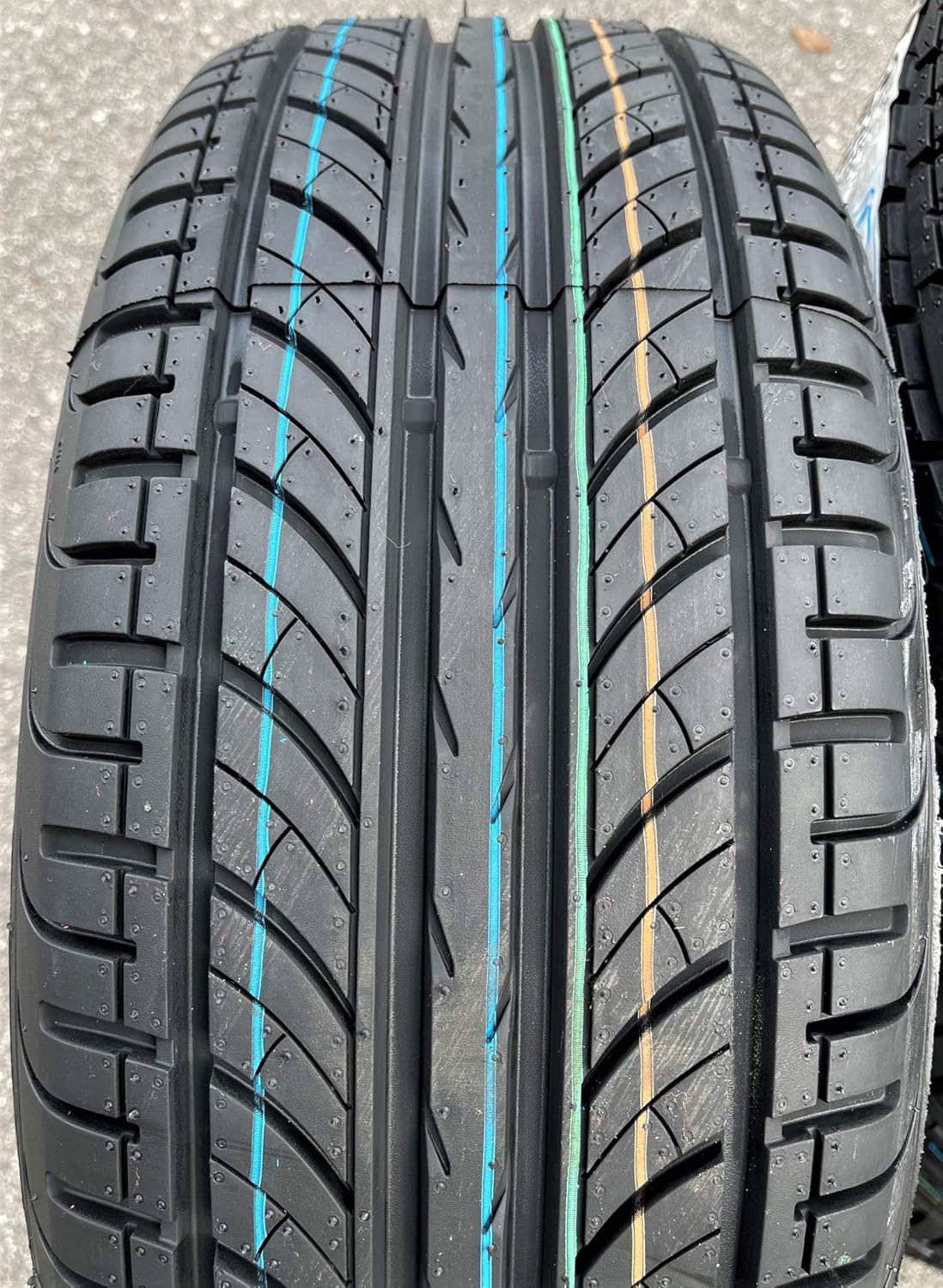 Set of 4 205/60R16 92V Performance Radial Tires N978